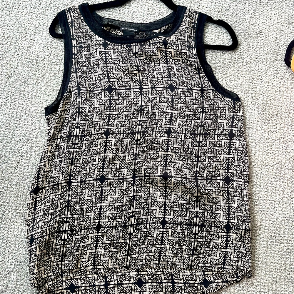 Black and taupe patterned top